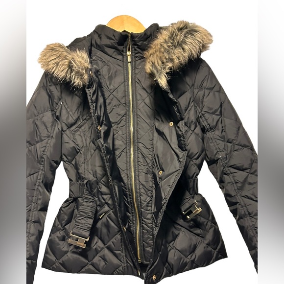 EXPRESS Women's Black Quilted Down Hooded Puffer Coat With Faux Fur Hood-SMALL - Picture 9 of 10